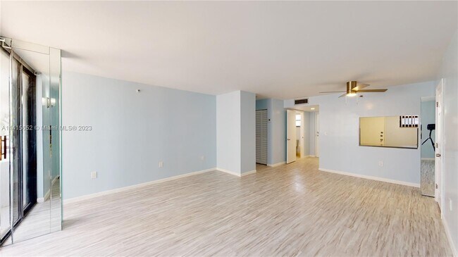 Foto del edificio - 6830 Indian Creek Dr