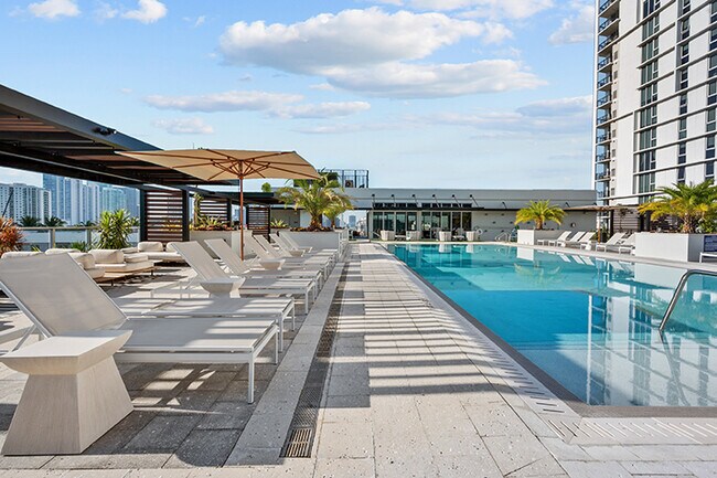 Building Photo - Cortland Midtown Miami