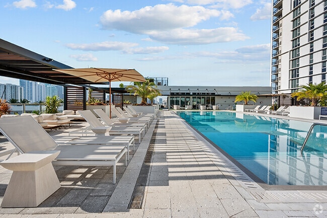Building Photo - Cortland Midtown Miami
