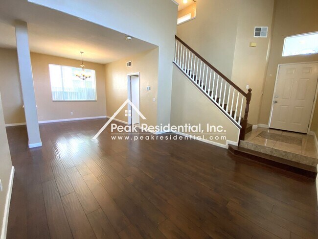 Foto del edificio - Wonderful 3bd/2.5ba Elk Grove Home with 2 ...