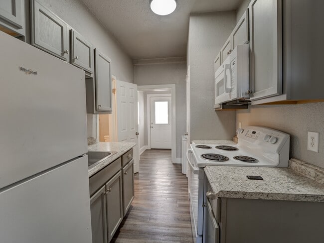 Foto del edificio - 1106 S Gentry Blvd