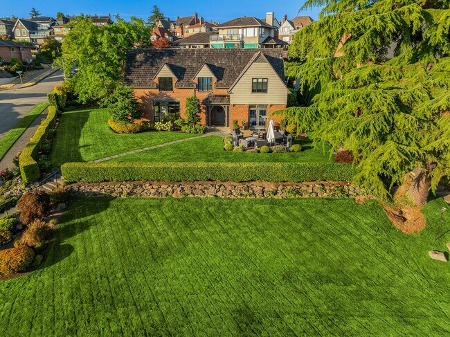 Building Photo - Magnolia Boulevard Grand Tudor - Fully Fur...