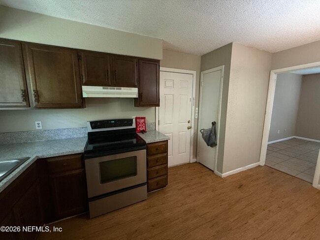Building Photo - 808 Meadowbrook Dr