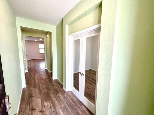 Building Photo - **APPLICATION RECEIVED** AVAILABLE NOW! 2-...