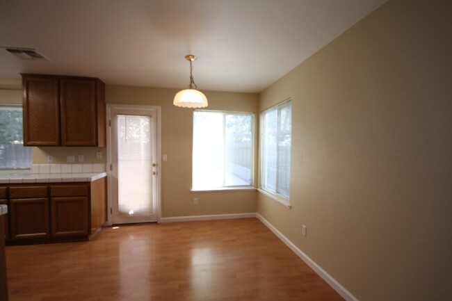 Foto del edificio - 4BR/2.5 BA / 1914 SF | New Carpet | Tenant...