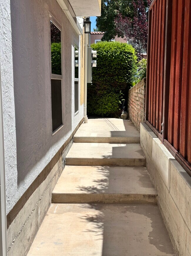 Foto del edificio - 1039 Mound St