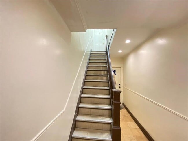 Building Photo - 147 Bay 40th St