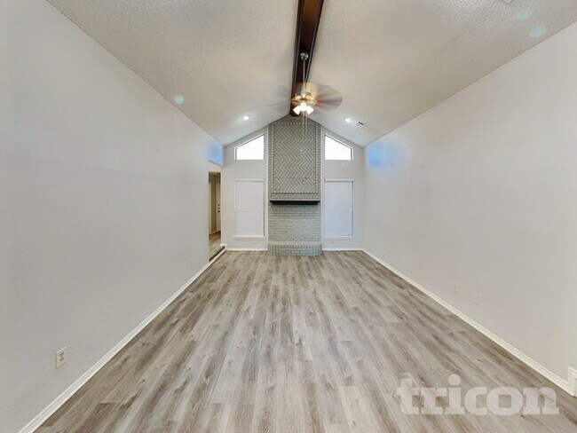 Building Photo - 709 De Soto Dr