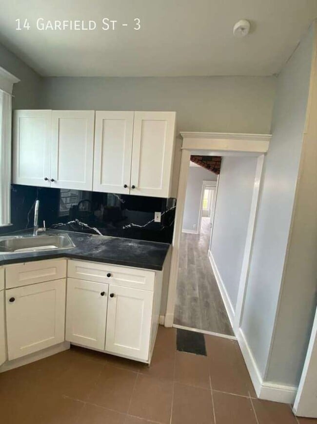 Building Photo - 14 Garfield St