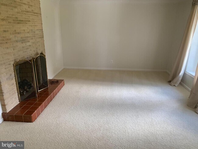 Building Photo - 9805 Bowling Dr