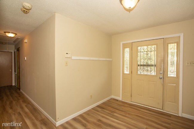 Building Photo - 3 br, 2 bath House - 106 T E White Sr Dr