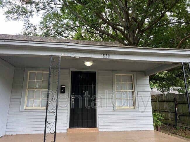 Building Photo - 1838 Hartland St