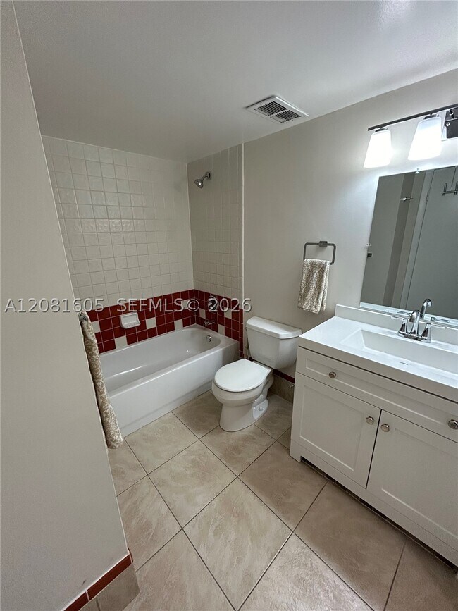 Building Photo - 9733 Westview Dr