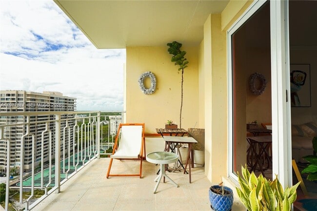 Building Photo - 11111 Biscayne Blvd