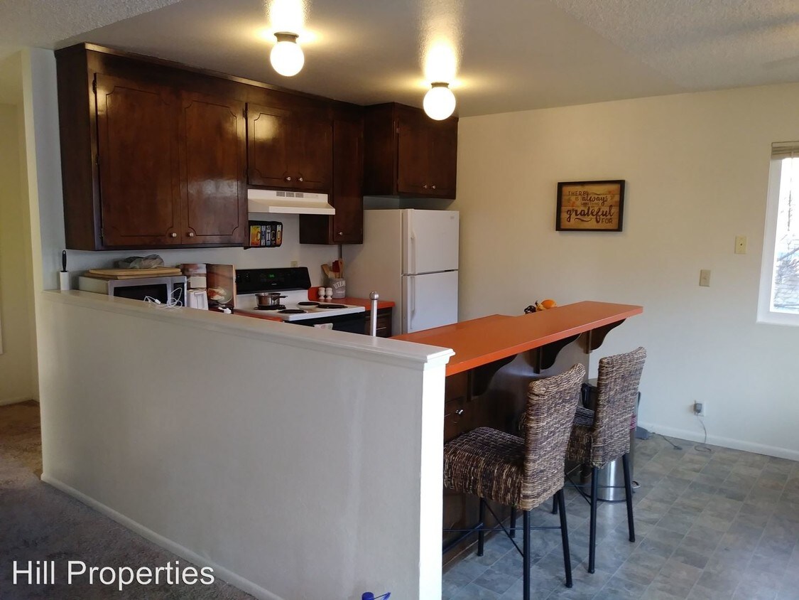 Primary Photo - 2 br, 1 bath Room For Rent - 621 W 7th St