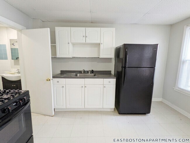 Building Photo - 259 Border St