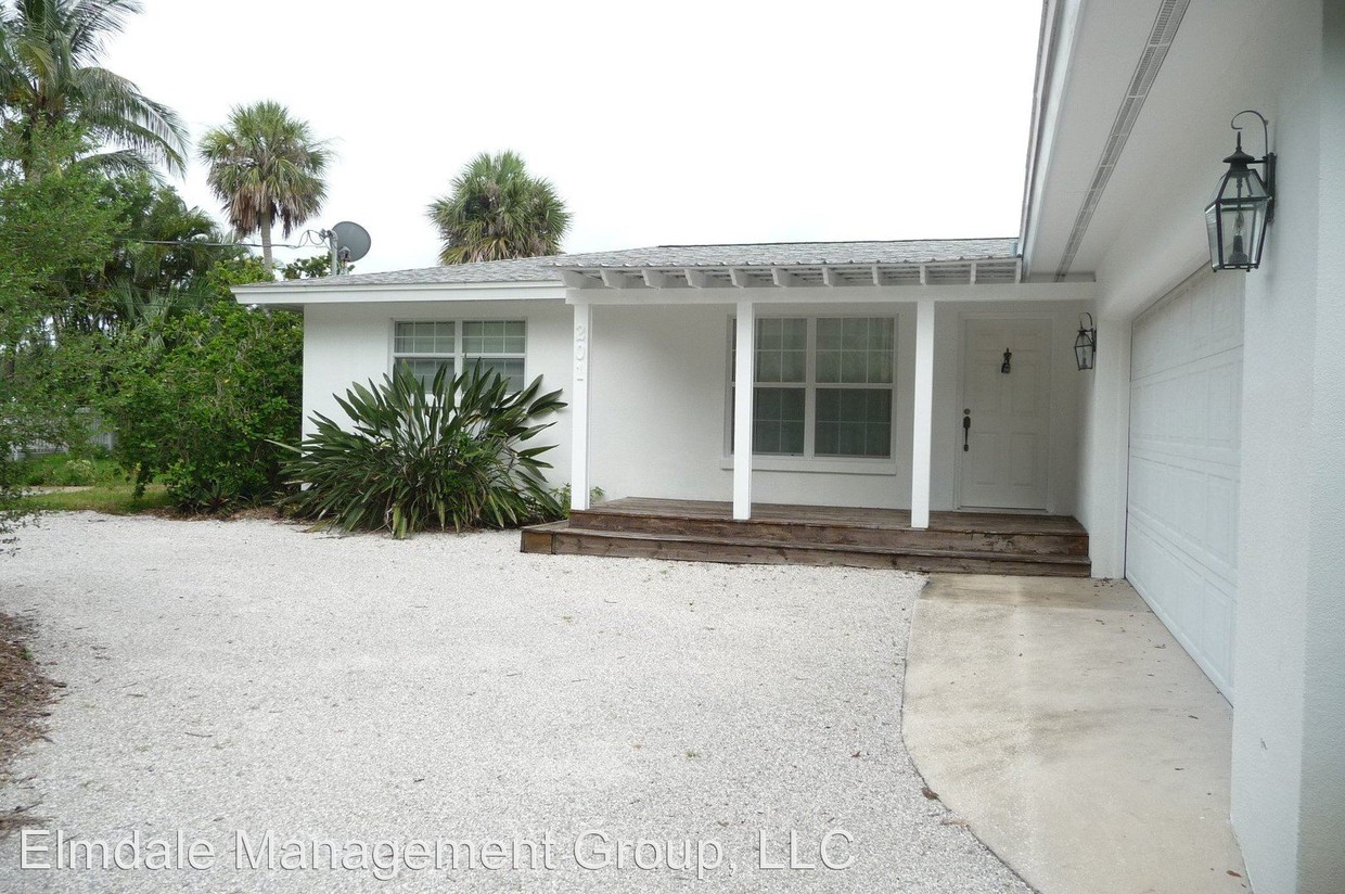 Primary Photo - 3 br, 3 bath House - 201 Live Oak