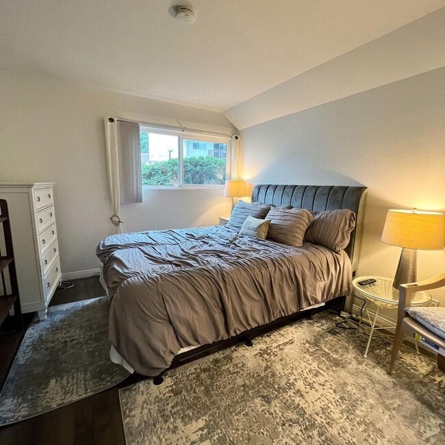 Building Photo - Charming Upgraded 1 Bed/1 Bath Condo at Mi...