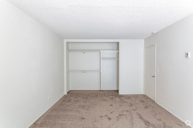 2 BR, 1 BA - 900 SF - The Courtyards *$500 Off *