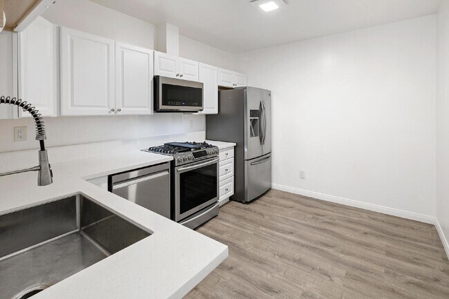 Foto del edificio - Charming 1 Bedroom, 1 Bathroom Apartment