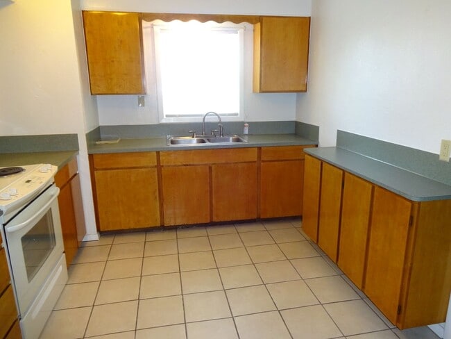 Building Photo - Coming Soon - Cute & Convenient Springfield Home.