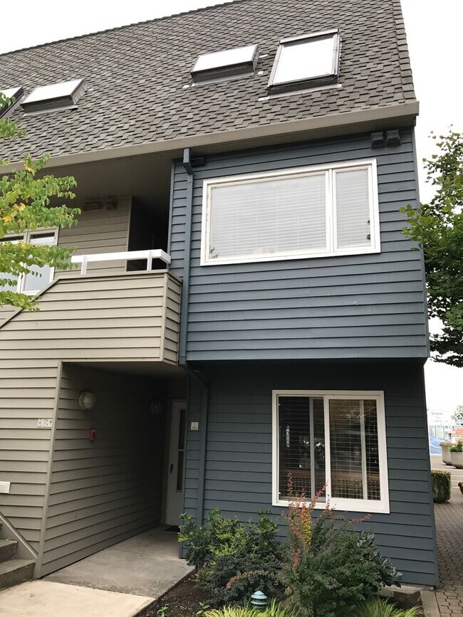 Foto del edificio - Beautiful Hayden Bay Condo with Mount Hood, River and Marina Views!