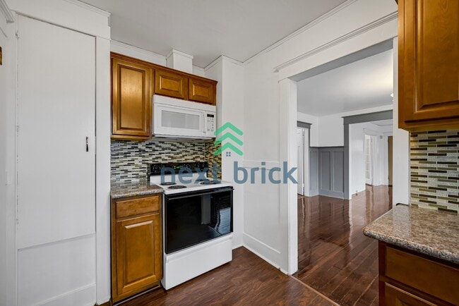 Building Photo - 3 BED & 2 BATH SINGLE FAMILY HOUSE FOR RENT