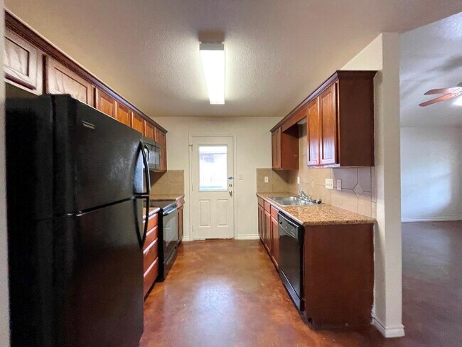 Building Photo - 207 B Andy Ln