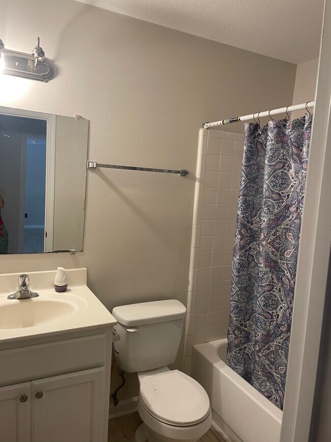 Baño principal - 4904 Greenway Ave