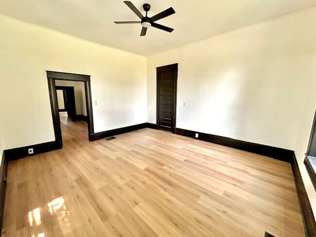 Building Photo - 615 Memorial Dr SW