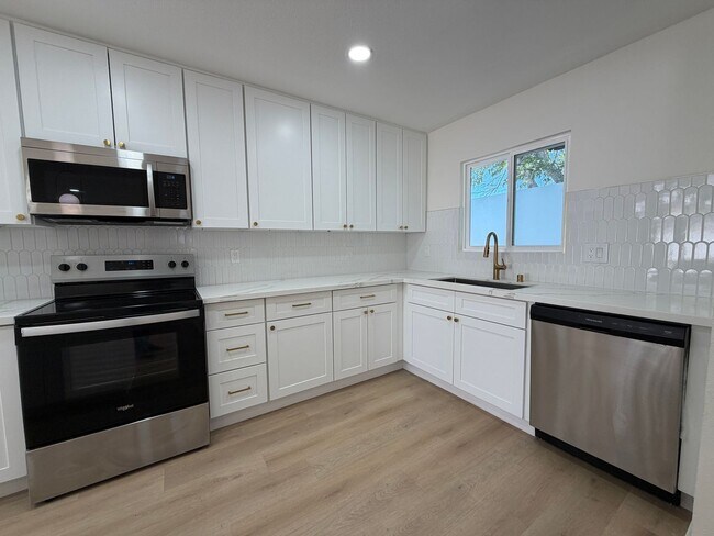 Building Photo - 3 Bedroom in Las Vegas NV for rent.