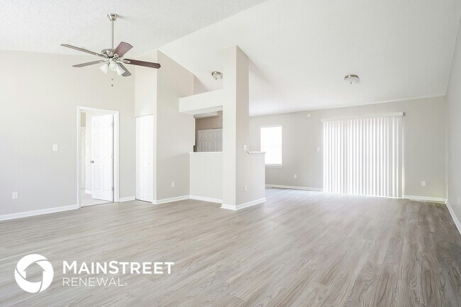 Building Photo - 4105 Summitview Dr