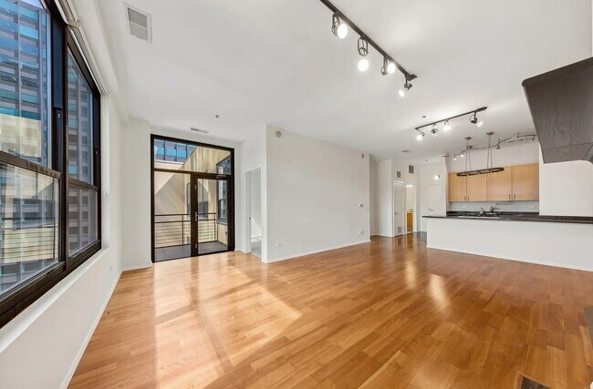 Foto del edificio - Modern Unit in Prime Location