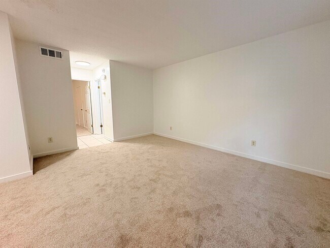 Foto del edificio - 1530 Live Oak Dr