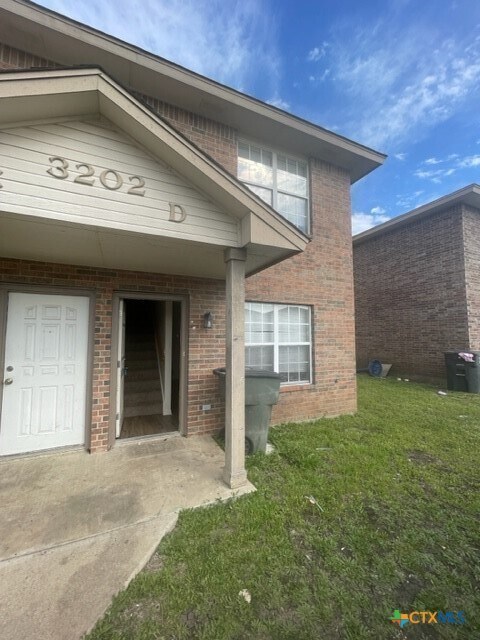 Foto principal - 3202 Hereford Ln