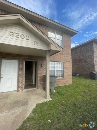 Building Photo - 3202 Hereford Ln