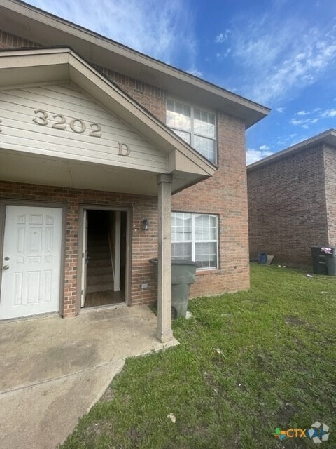 Building Photo - 3202 Hereford Ln