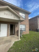 Building Photo - 3202 Hereford Ln