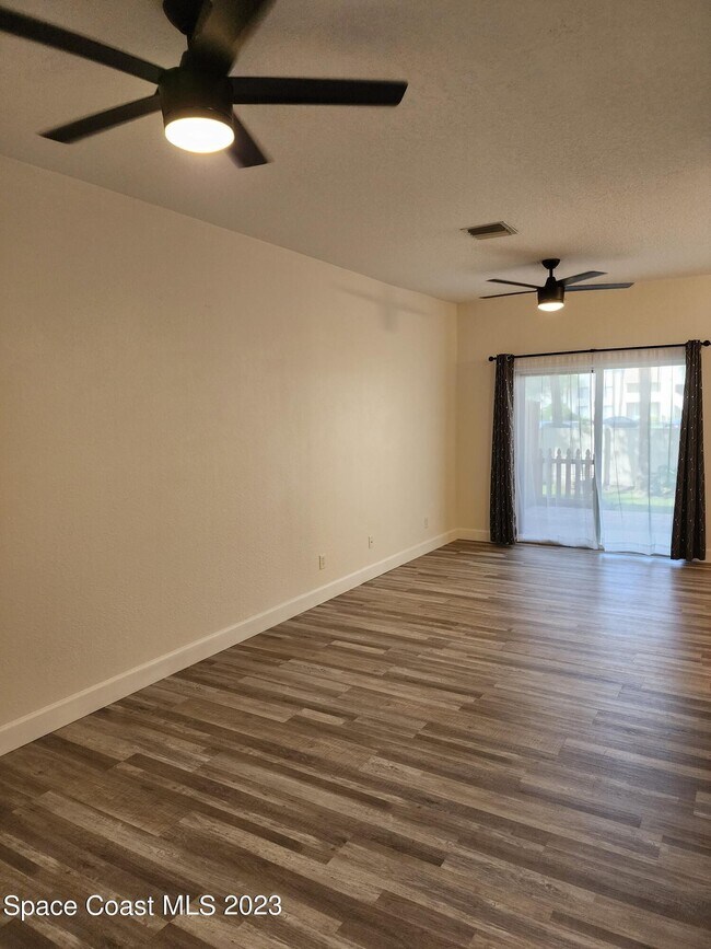 Foto del edificio - 7958 Evelyn Ct