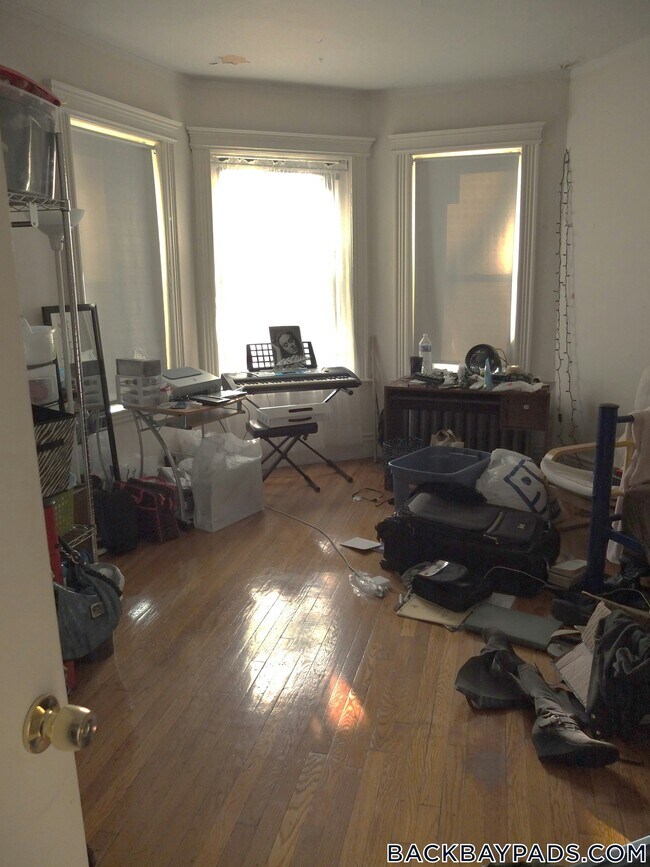 Building Photo - 52 Charlesgate E