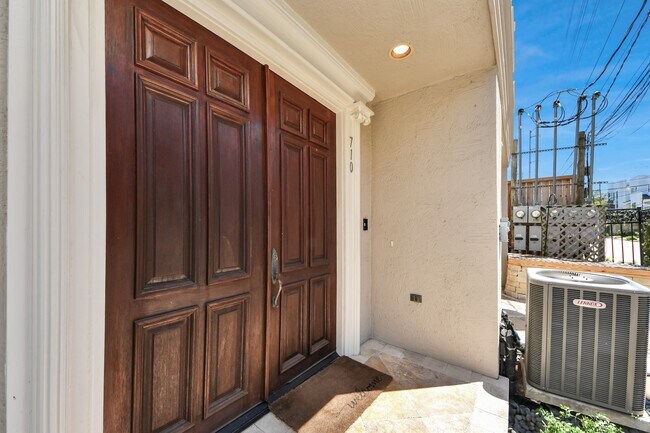 Foto del edificio - 710 Jackson Hill St