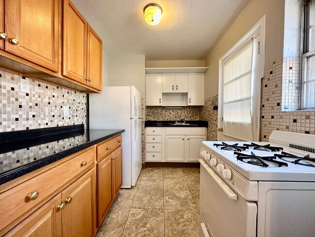 Foto del edificio - 7022 Jamieson Ave