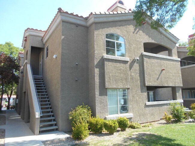 Building Photo - Spacious 2 Bedroom Condo Ready To Move-In!