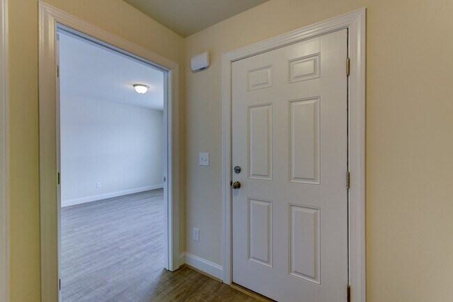 Foto del edificio - Two Story Townhome!