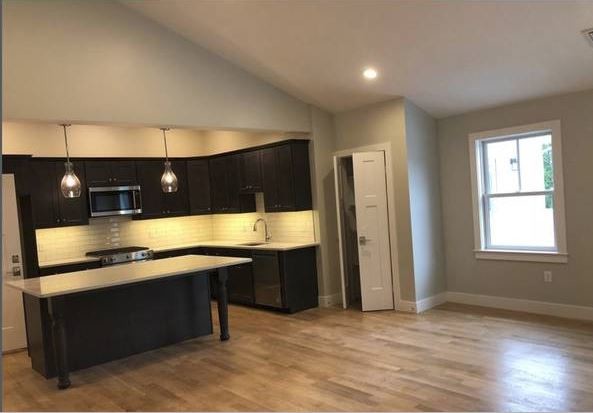 Kitchen - 220 Center St