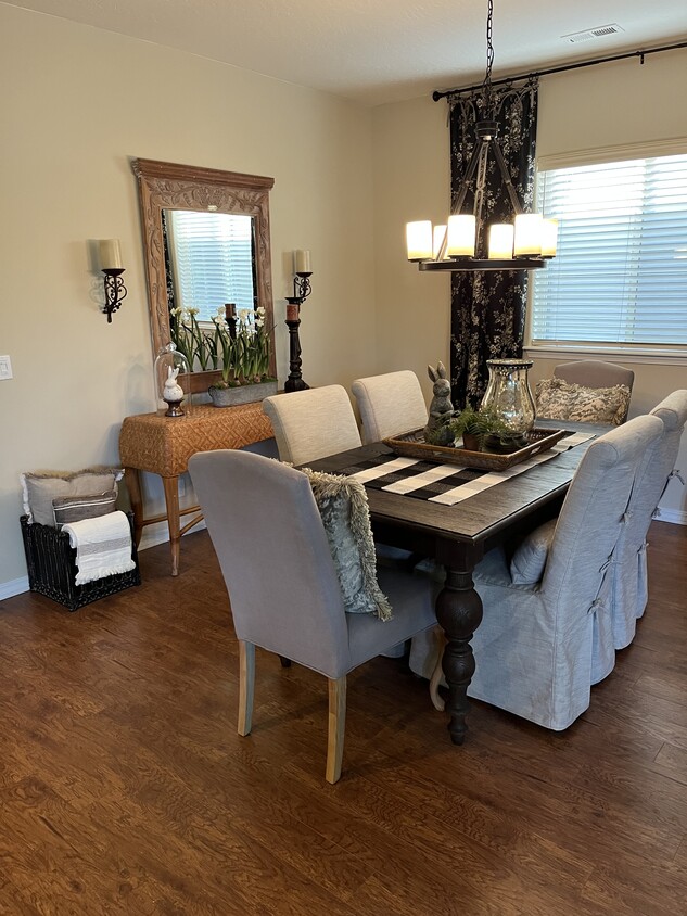 Dining room - 1148 W Grove Way