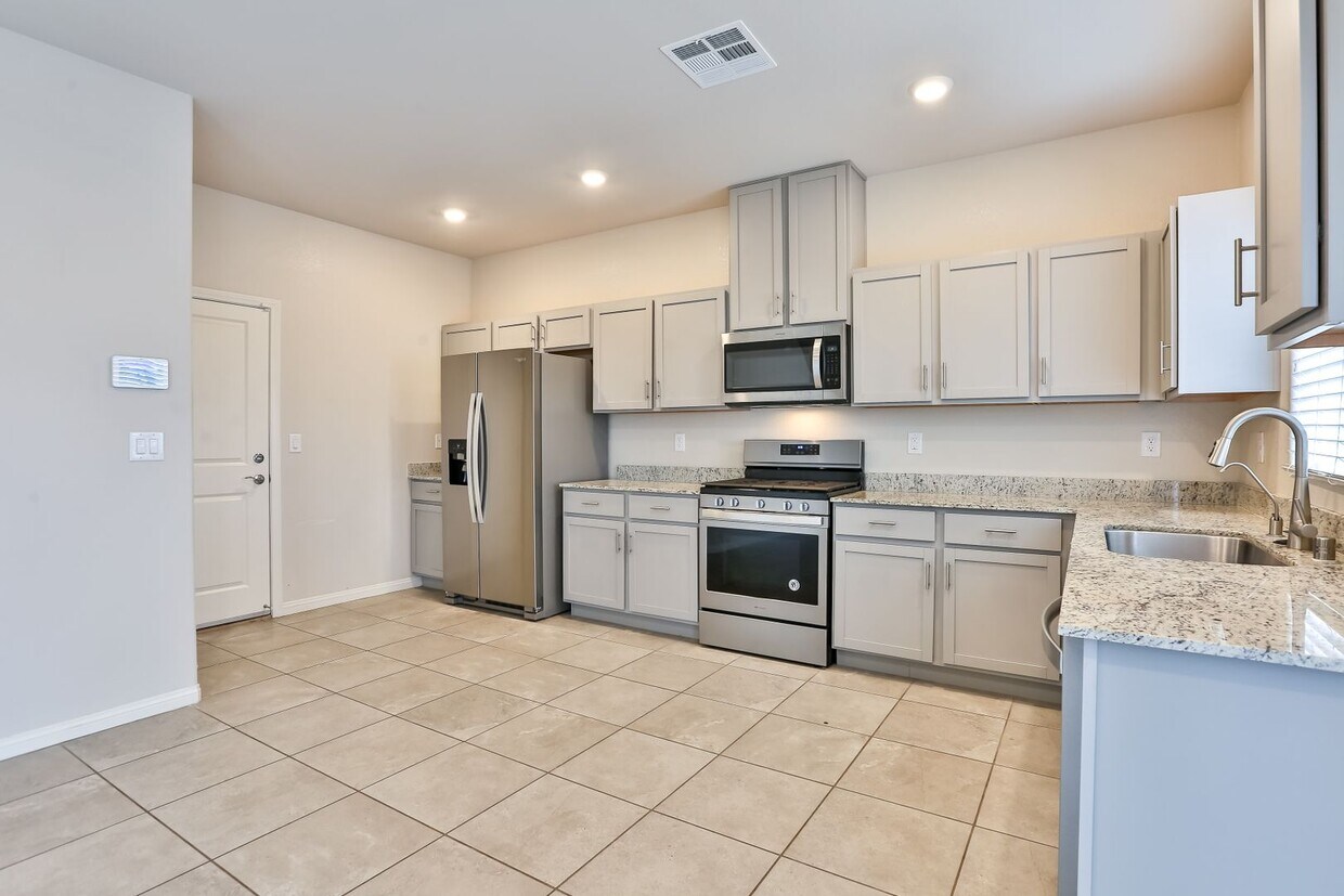 4 Bedroom home in Aliante. Large backyard House Rental in North