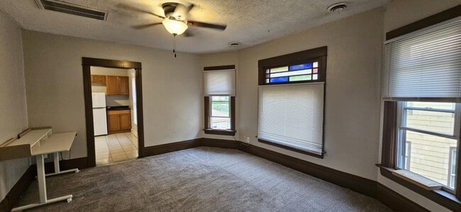 Building Photo - 585 Case Ave