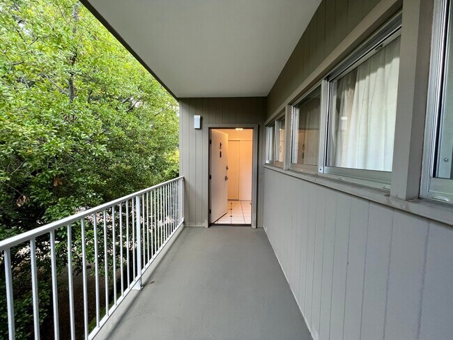 Foto del edificio - 14345 Saratoga Ave