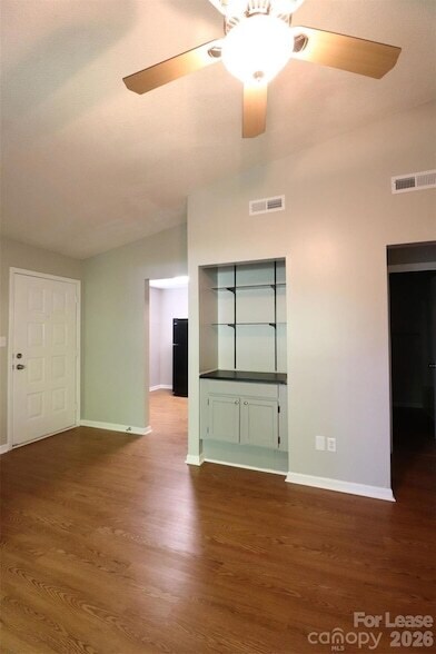 Foto del edificio - 1472 Riverwood Ct
